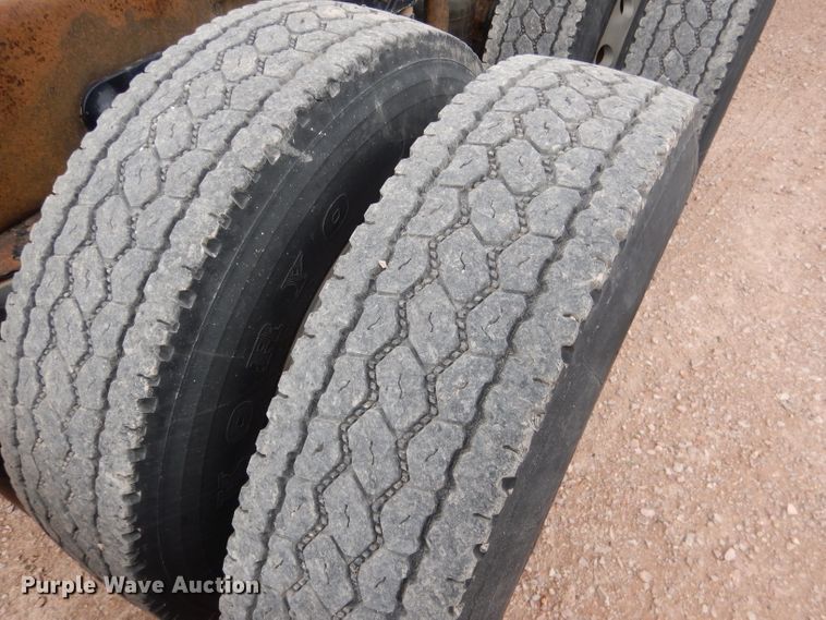 image for item DG5946 2007 Peterbilt 387 semi truck