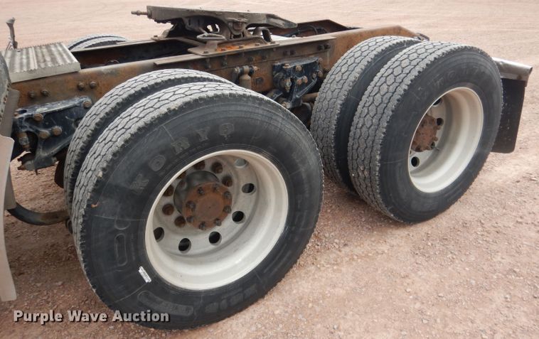 image for item DG5946 2007 Peterbilt 387 semi truck