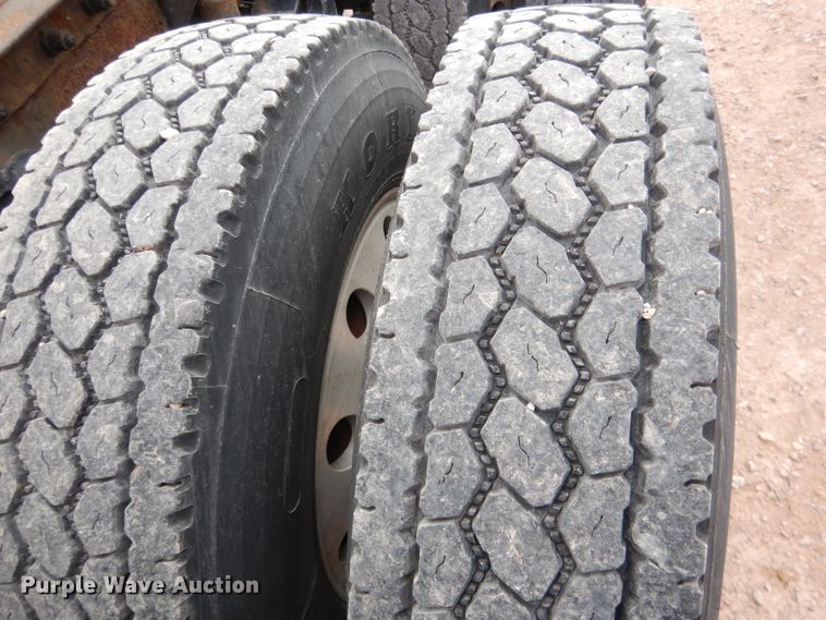 image for item DG5946 2007 Peterbilt 387 semi truck