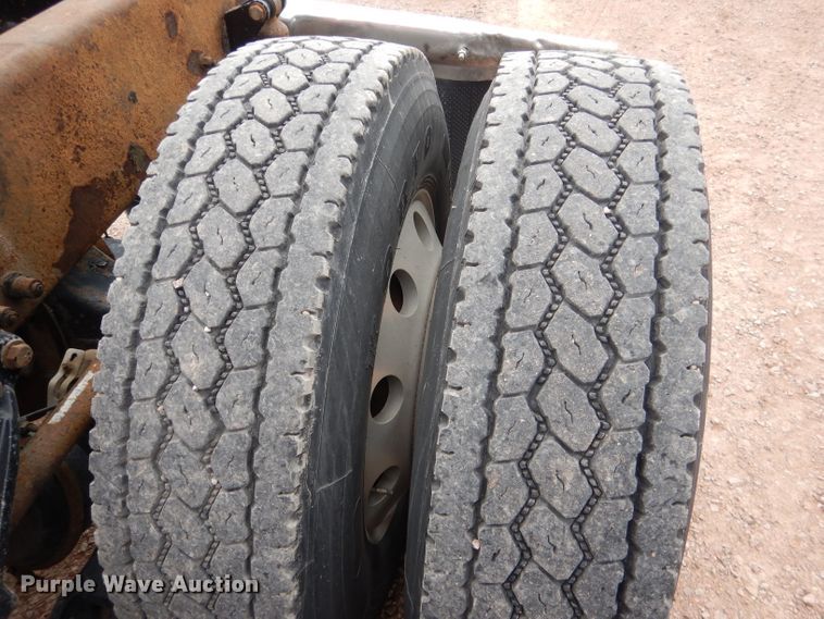 image for item DG5946 2007 Peterbilt 387 semi truck