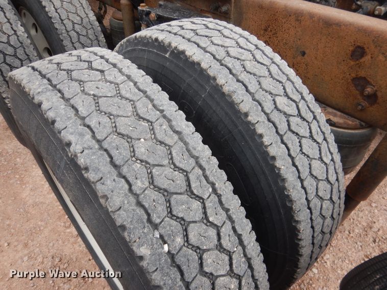 image for item DG5946 2007 Peterbilt 387 semi truck