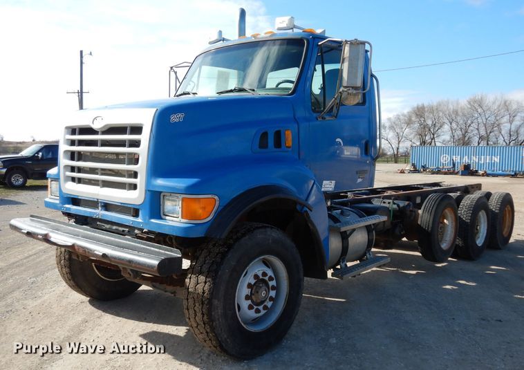 image for item DG6351 2006 Sterling LT8500 truck cab and chassis