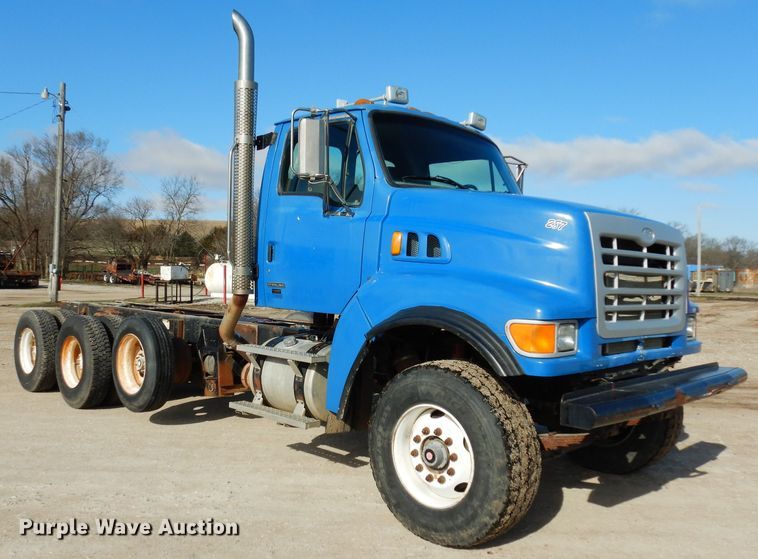 image for item DG6351 2006 Sterling LT8500 truck cab and chassis