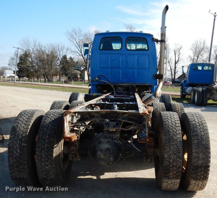 image for item DG6351 2006 Sterling LT8500 truck cab and chassis