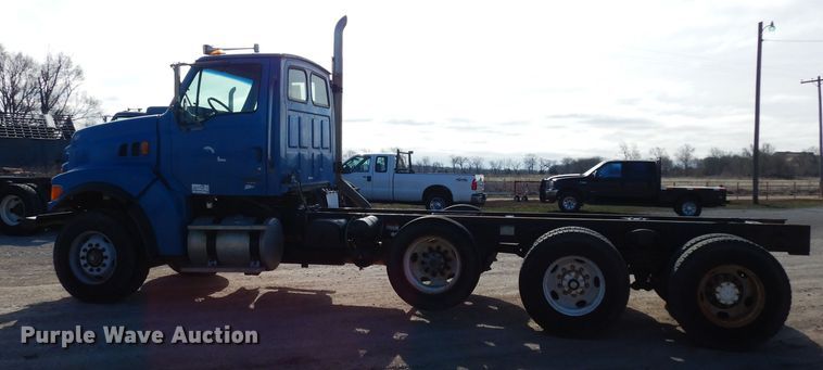 image for item DG6351 2006 Sterling LT8500 truck cab and chassis