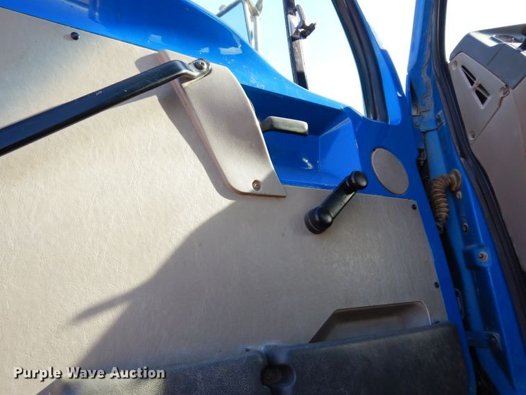 image for item DG6351 2006 Sterling LT8500 truck cab and chassis