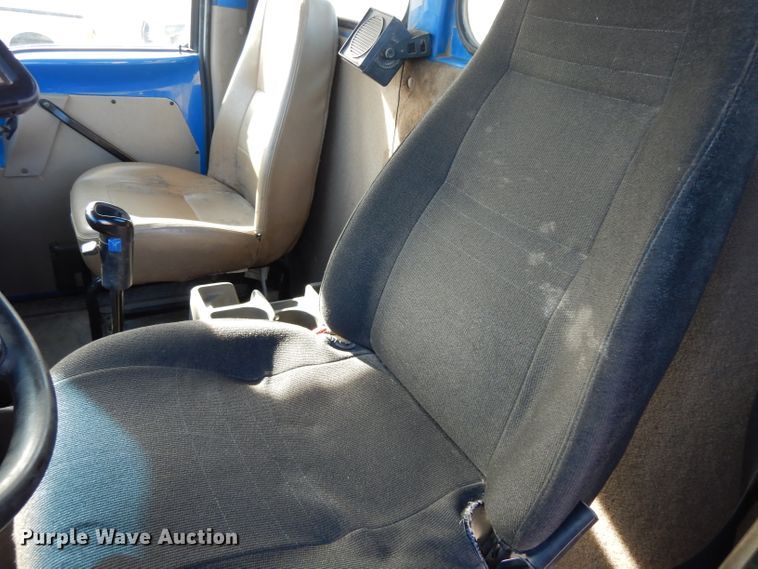 image for item DG6351 2006 Sterling LT8500 truck cab and chassis