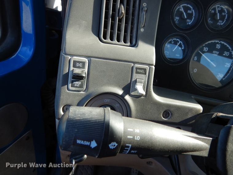 image for item DG6351 2006 Sterling LT8500 truck cab and chassis