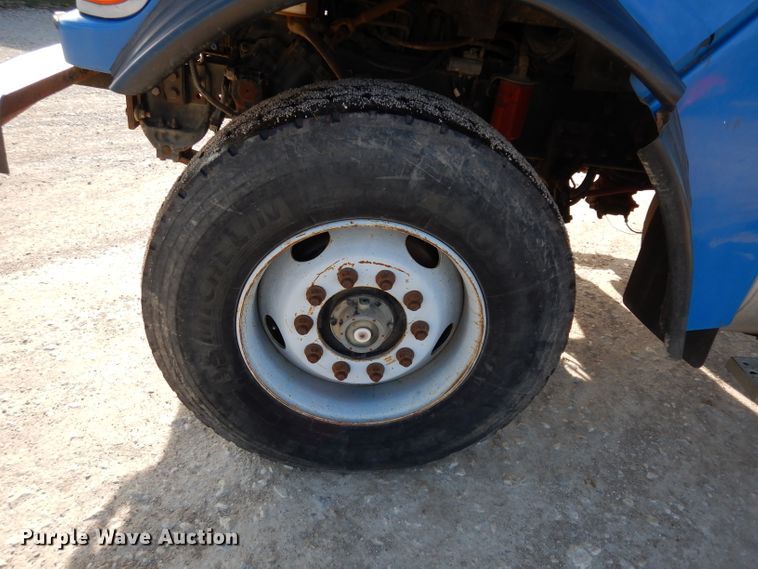 image for item DG6351 2006 Sterling LT8500 truck cab and chassis