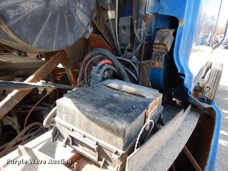 image for item DG6351 2006 Sterling LT8500 truck cab and chassis