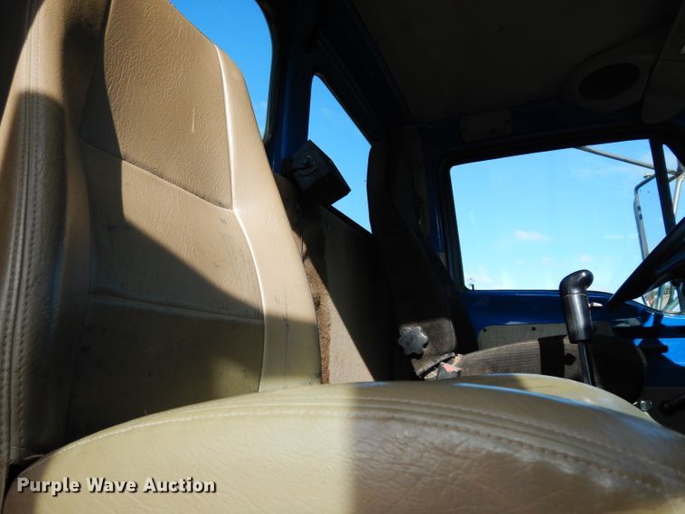 image for item DG6351 2006 Sterling LT8500 truck cab and chassis