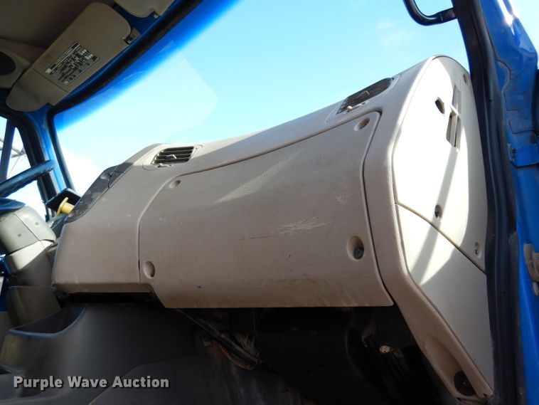 image for item DG6351 2006 Sterling LT8500 truck cab and chassis