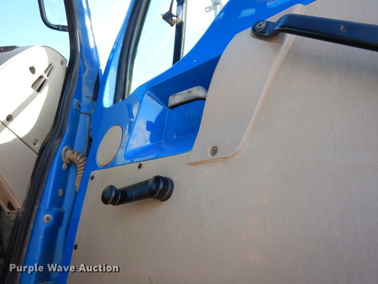 image for item DG6351 2006 Sterling LT8500 truck cab and chassis