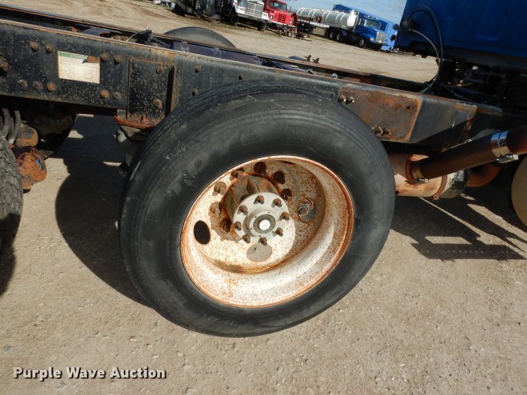 image for item DG6351 2006 Sterling LT8500 truck cab and chassis