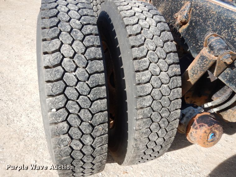 image for item DG6351 2006 Sterling LT8500 truck cab and chassis