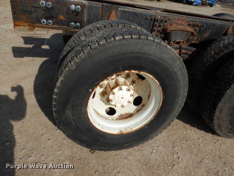 image for item DG6351 2006 Sterling LT8500 truck cab and chassis