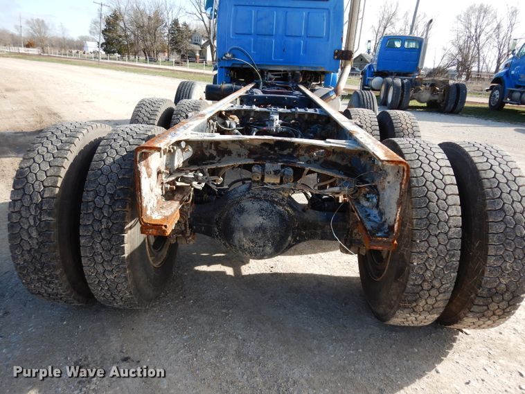 image for item DG6351 2006 Sterling LT8500 truck cab and chassis