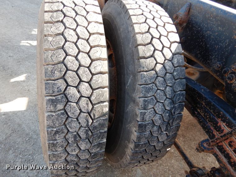 image for item DG6351 2006 Sterling LT8500 truck cab and chassis