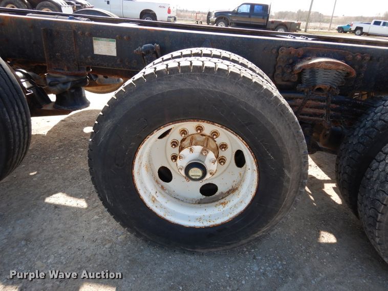 image for item DG6351 2006 Sterling LT8500 truck cab and chassis