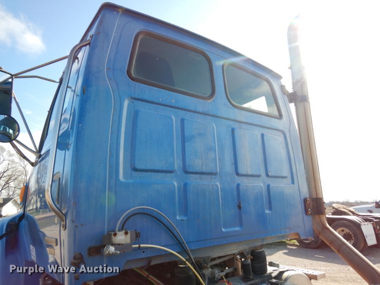 image for item DG6351 2006 Sterling LT8500 truck cab and chassis