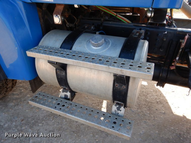 image for item DG6351 2006 Sterling LT8500 truck cab and chassis