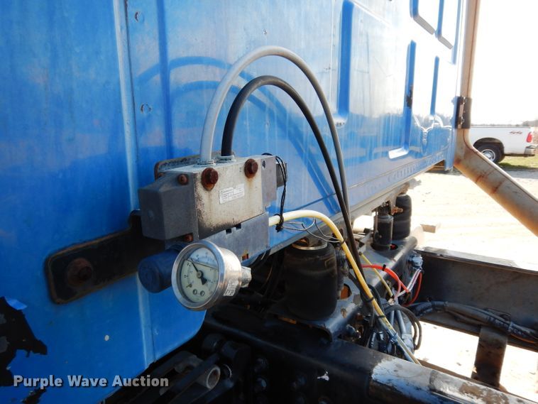 image for item DG6351 2006 Sterling LT8500 truck cab and chassis