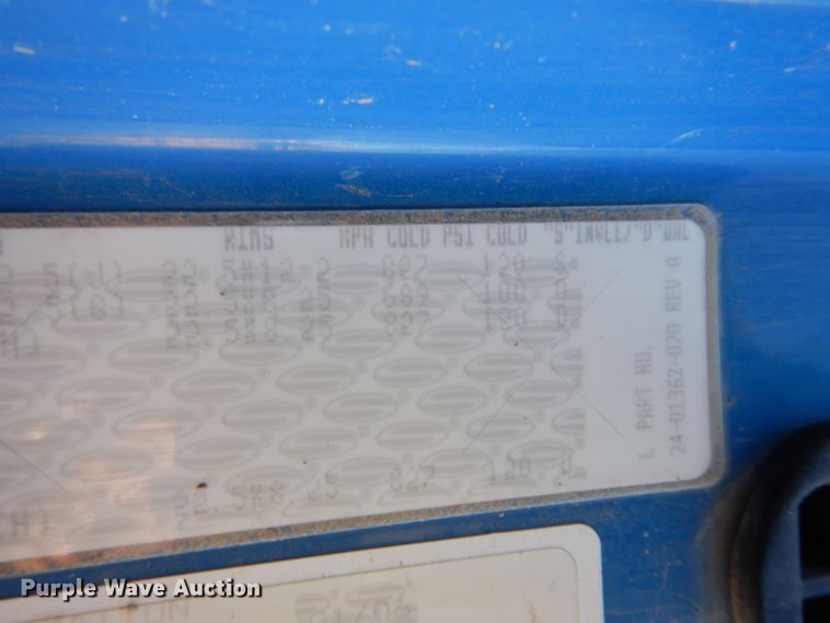 image for item DG6351 2006 Sterling LT8500 truck cab and chassis