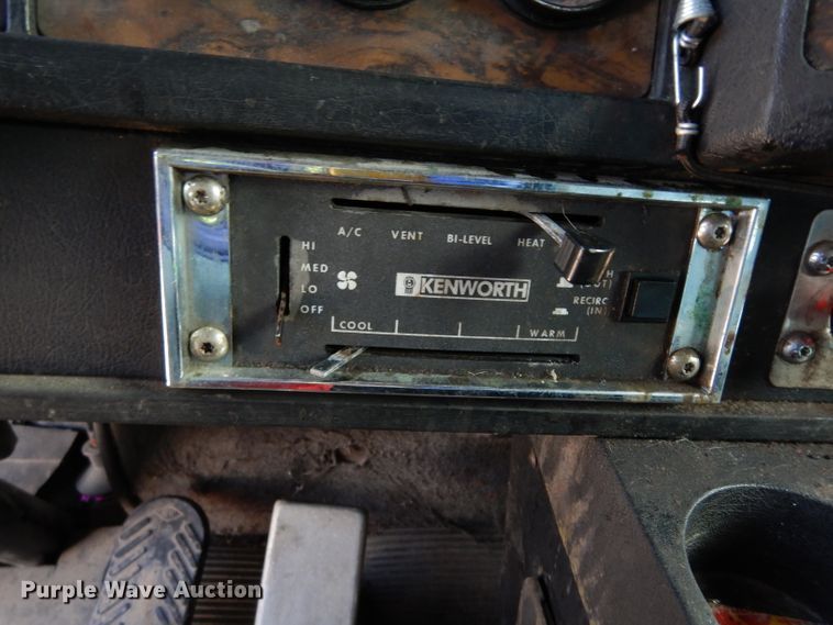 image for item DG6365 1998 Kenworth semi truck