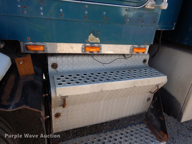 image for item DG6365 1998 Kenworth semi truck