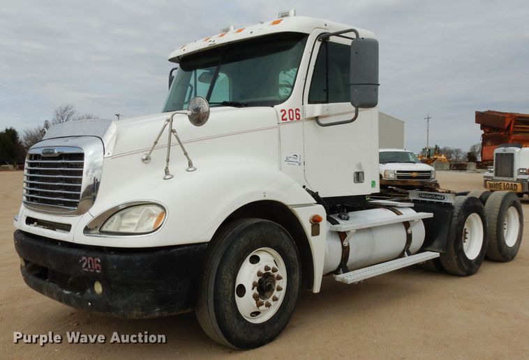 image for item DG6370 2006 Freightliner Columbia semi truck