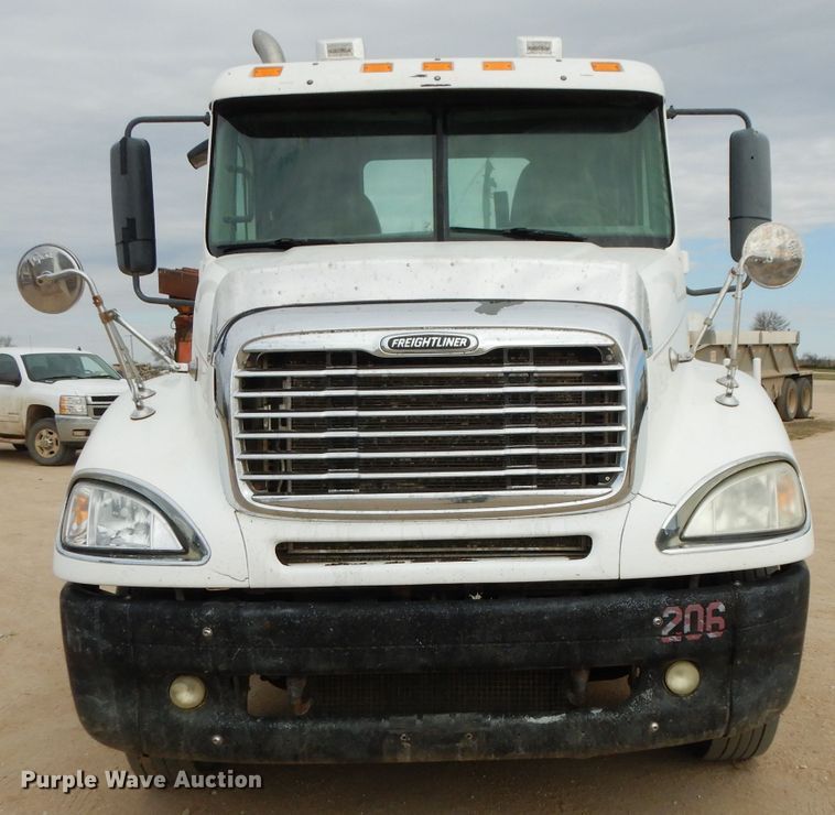 image for item DG6370 2006 Freightliner Columbia semi truck