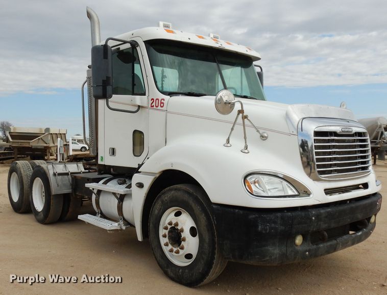 image for item DG6370 2006 Freightliner Columbia semi truck