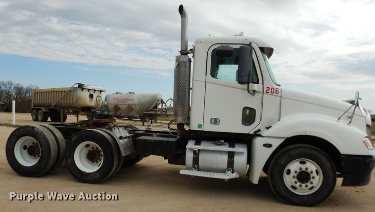 image for item DG6370 2006 Freightliner Columbia semi truck