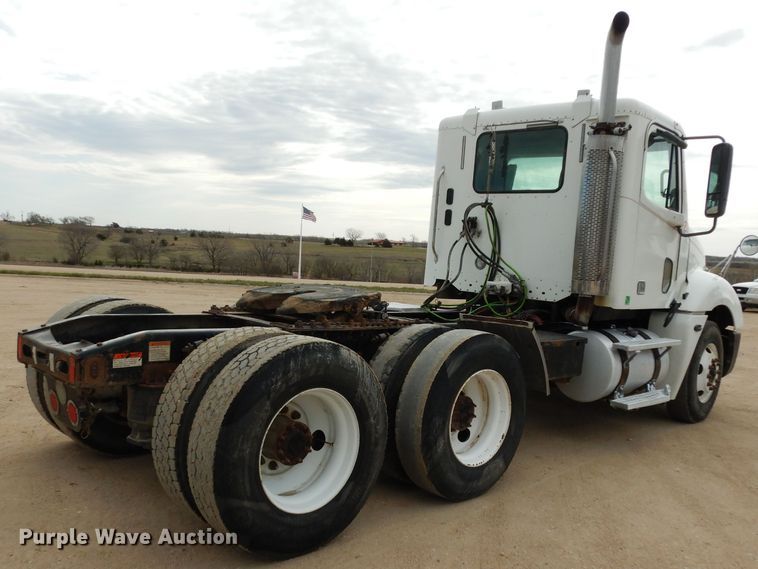 image for item DG6370 2006 Freightliner Columbia semi truck