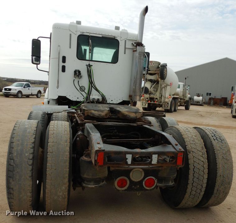 image for item DG6370 2006 Freightliner Columbia semi truck