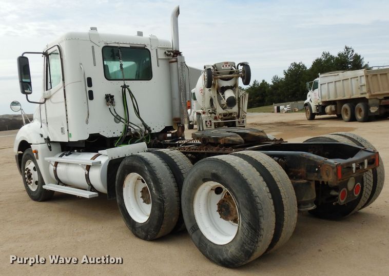 image for item DG6370 2006 Freightliner Columbia semi truck