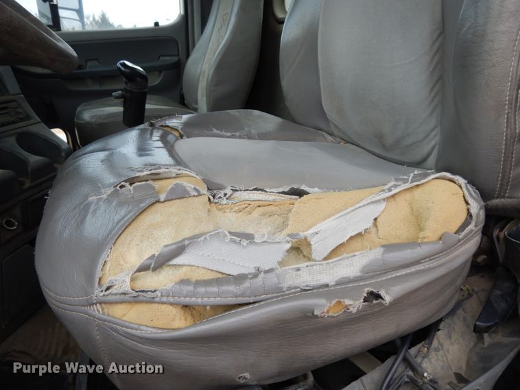 image for item DG6370 2006 Freightliner Columbia semi truck