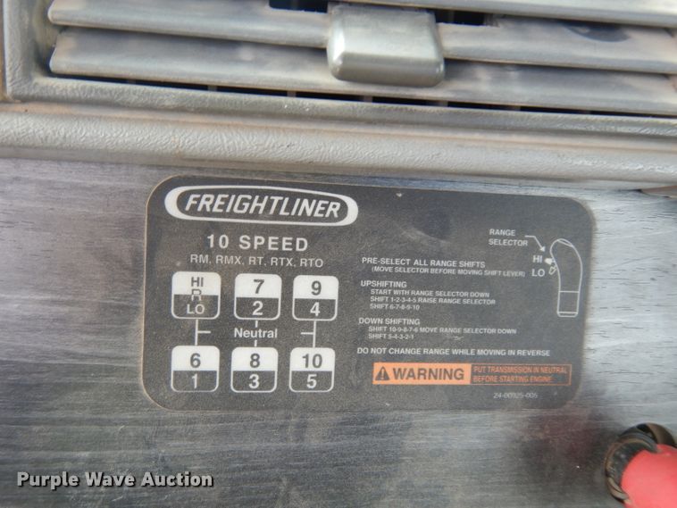 image for item DG6370 2006 Freightliner Columbia semi truck