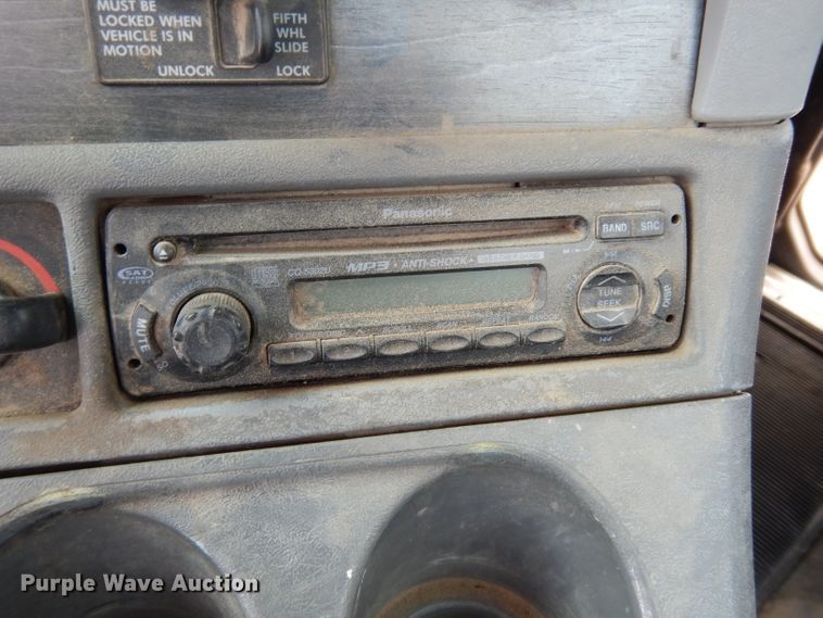 image for item DG6370 2006 Freightliner Columbia semi truck