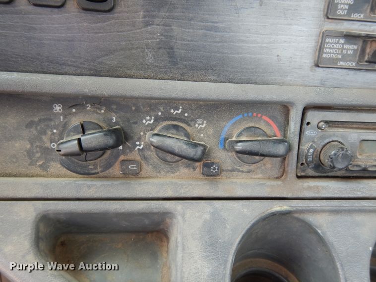 image for item DG6370 2006 Freightliner Columbia semi truck