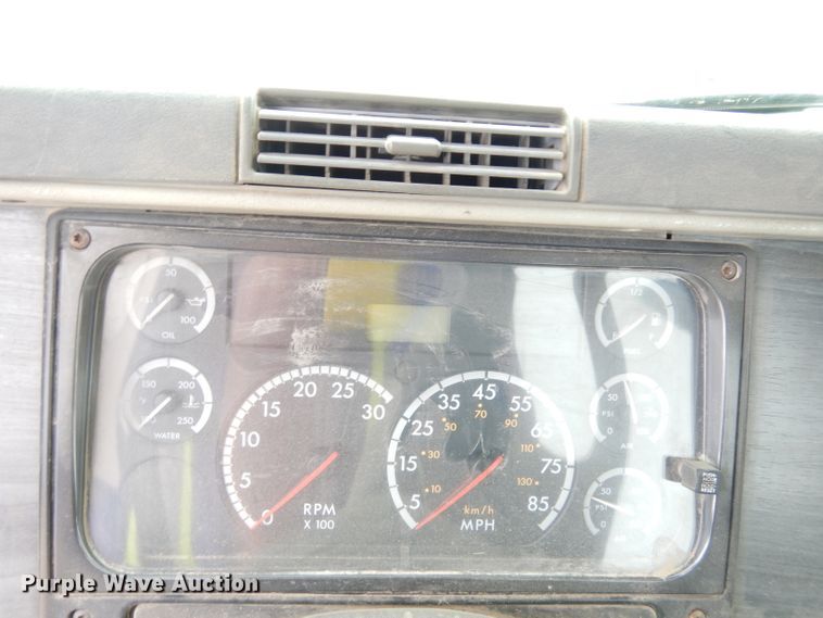 image for item DG6370 2006 Freightliner Columbia semi truck