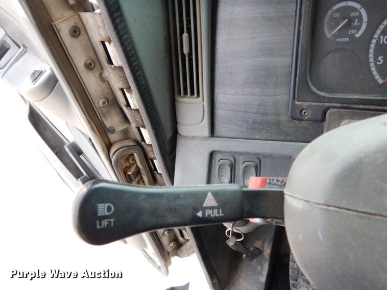 image for item DG6370 2006 Freightliner Columbia semi truck