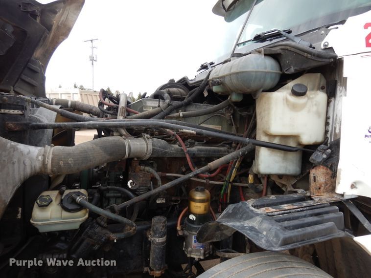 image for item DG6370 2006 Freightliner Columbia semi truck