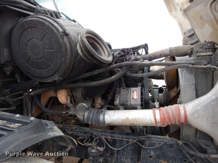 image for item DG6370 2006 Freightliner Columbia semi truck