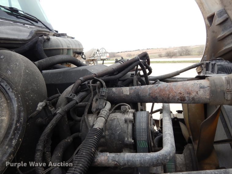 image for item DG6370 2006 Freightliner Columbia semi truck