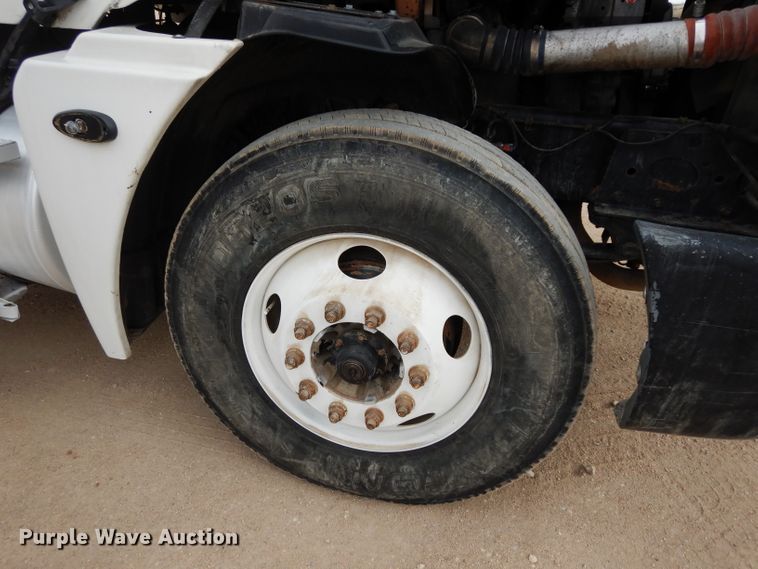 image for item DG6370 2006 Freightliner Columbia semi truck