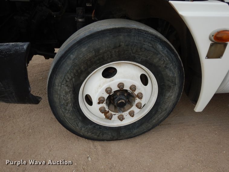 image for item DG6370 2006 Freightliner Columbia semi truck