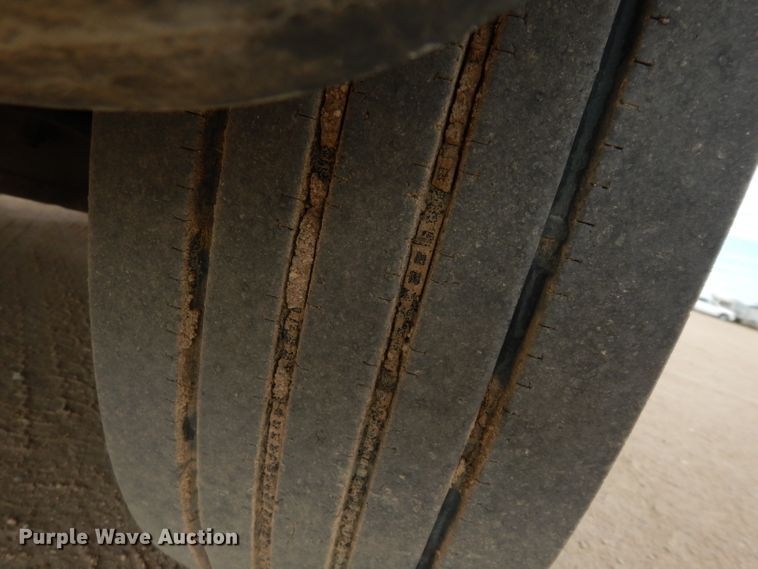 image for item DG6370 2006 Freightliner Columbia semi truck