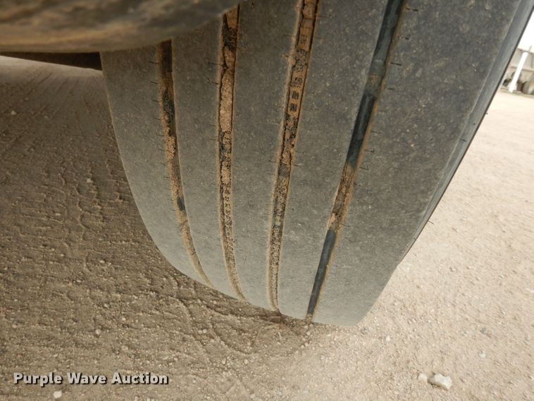 image for item DG6370 2006 Freightliner Columbia semi truck