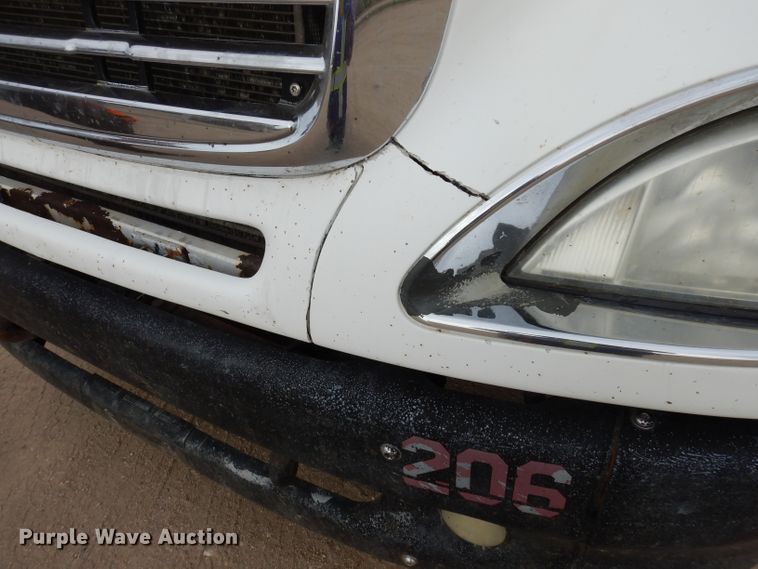 image for item DG6370 2006 Freightliner Columbia semi truck